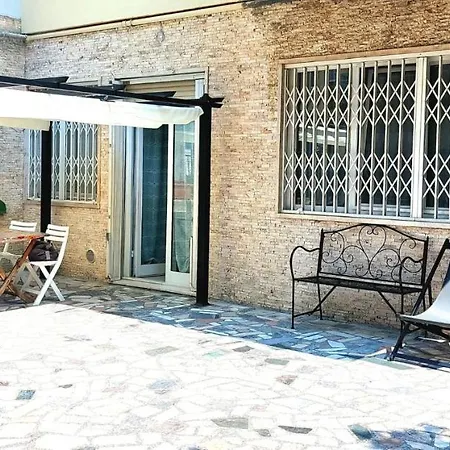 La Ballerina Di Daire Alassio